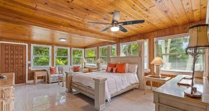 Beautifully Renovated 5 bedroom Vero Beach 5 Home by RedAwning