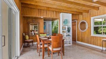 House, 5 Bedrooms | Dining