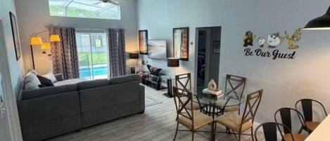 ヴィラ 4 ベッドルーム | リビング エリア