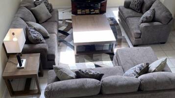 Villa, 5 Bedrooms | Living area