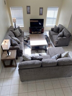 Villa, 5 Bedrooms | Living area