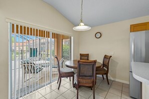 Villa, 5 Bedrooms | Dining