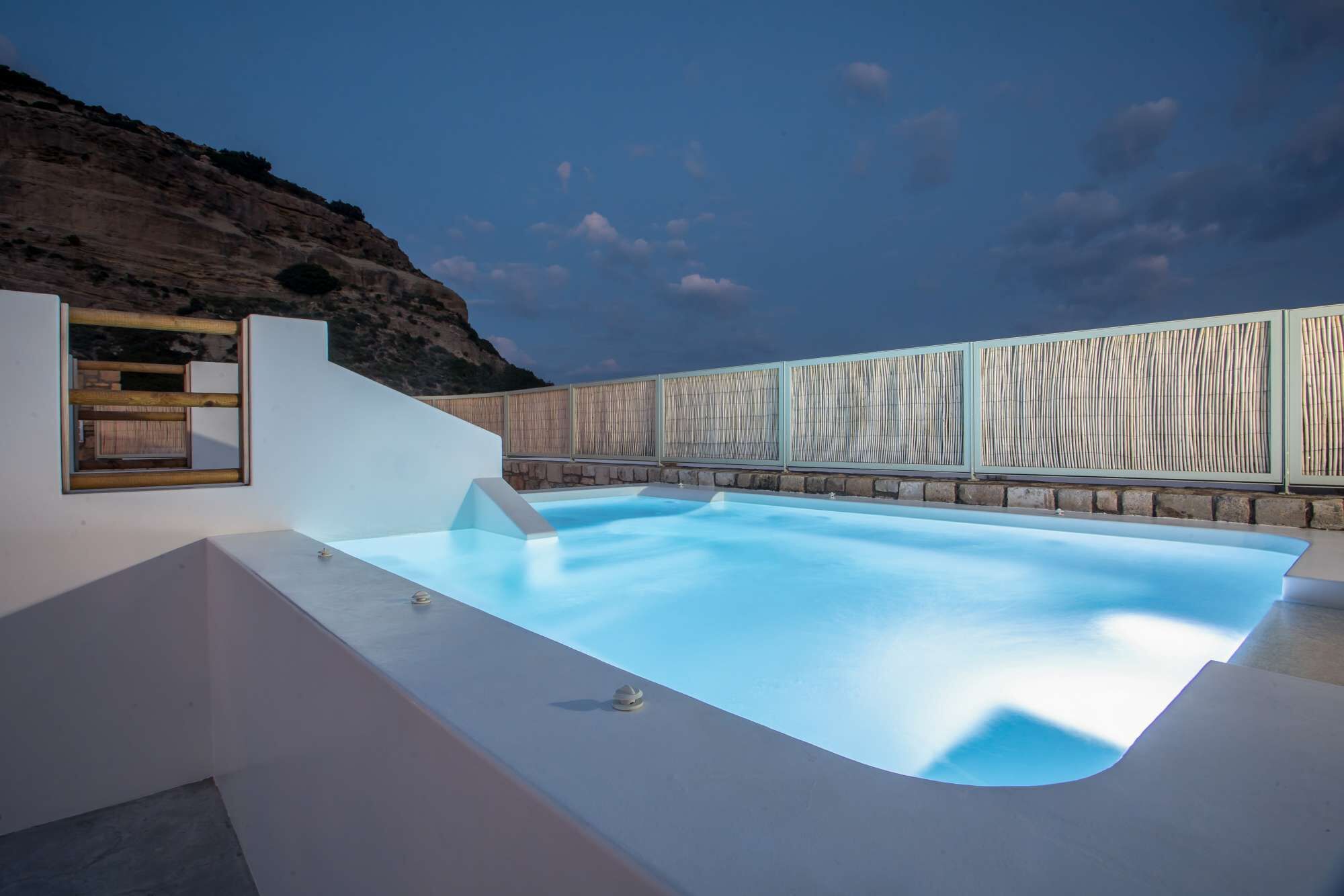 Lämmitetty uima-allas