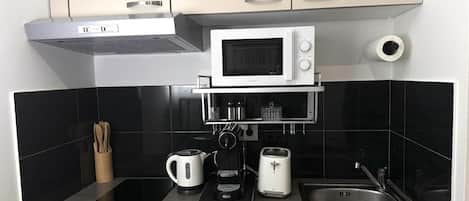 冰箱、微波炉、炉灶、茶具/咖啡用具