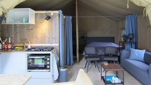 Interior - Luxe Safaritent, Midden in de Natuur (Hensbroek)