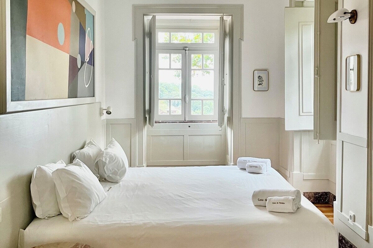 Chambre Classique, 1 grand lit, vue montagne, dans les dépendances