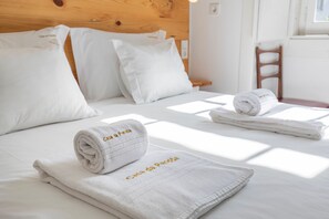 Habitación estándar, 1 cama Queen size, en edificio contiguo | 1 habitación, wifi gratis y ropa de cama 