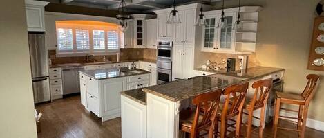 雪櫃、高腳椅、攪拌機