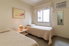 2 bedrooms, blackout curtains, free WiFi, bed sheets - Apartamento Argentina Guarujá (Guarujá)