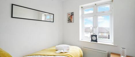 4 habitaciones, tabla de planchar con plancha, cuna de viaje y wifi