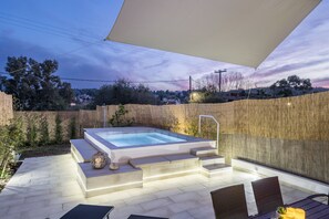 An outdoor hot tub area with steps leading into the tub, surrounded by a wooden fence and a large canopy. - Villa Nina with Private Plunge Pool by Konnect, 5 km to Corfu Town (Corfu)