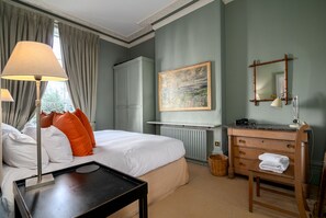 1 habitación, tabla de planchar con plancha, wifi gratis y ropa de cama 