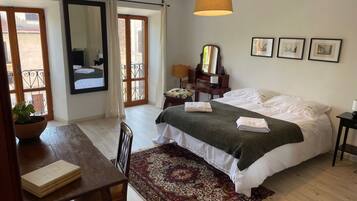 2 quartos, ferros/tábuas de passar roupa, Wi-Fi, roupa de cama