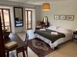 2 chambres, fer et planche à repasser, Wi-Fi, draps fournis