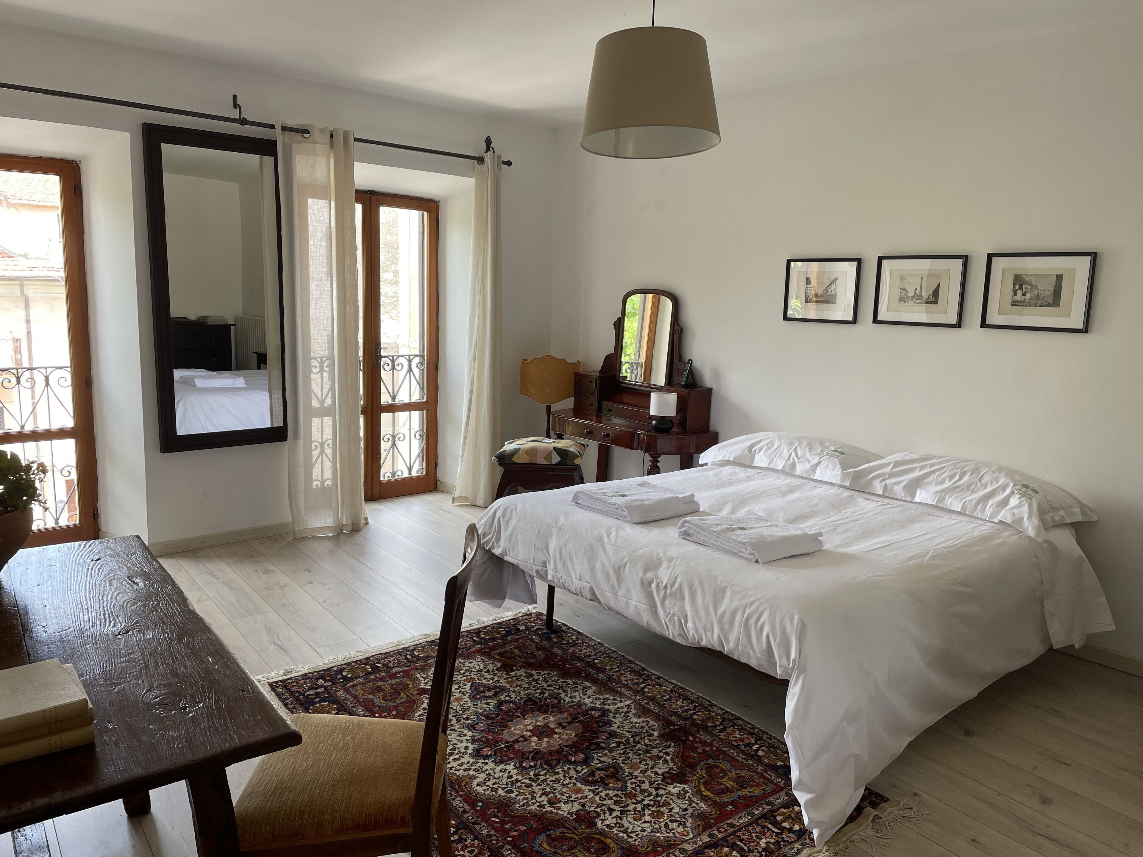 2 chambres, fer et planche à repasser, Wi-Fi, draps fournis