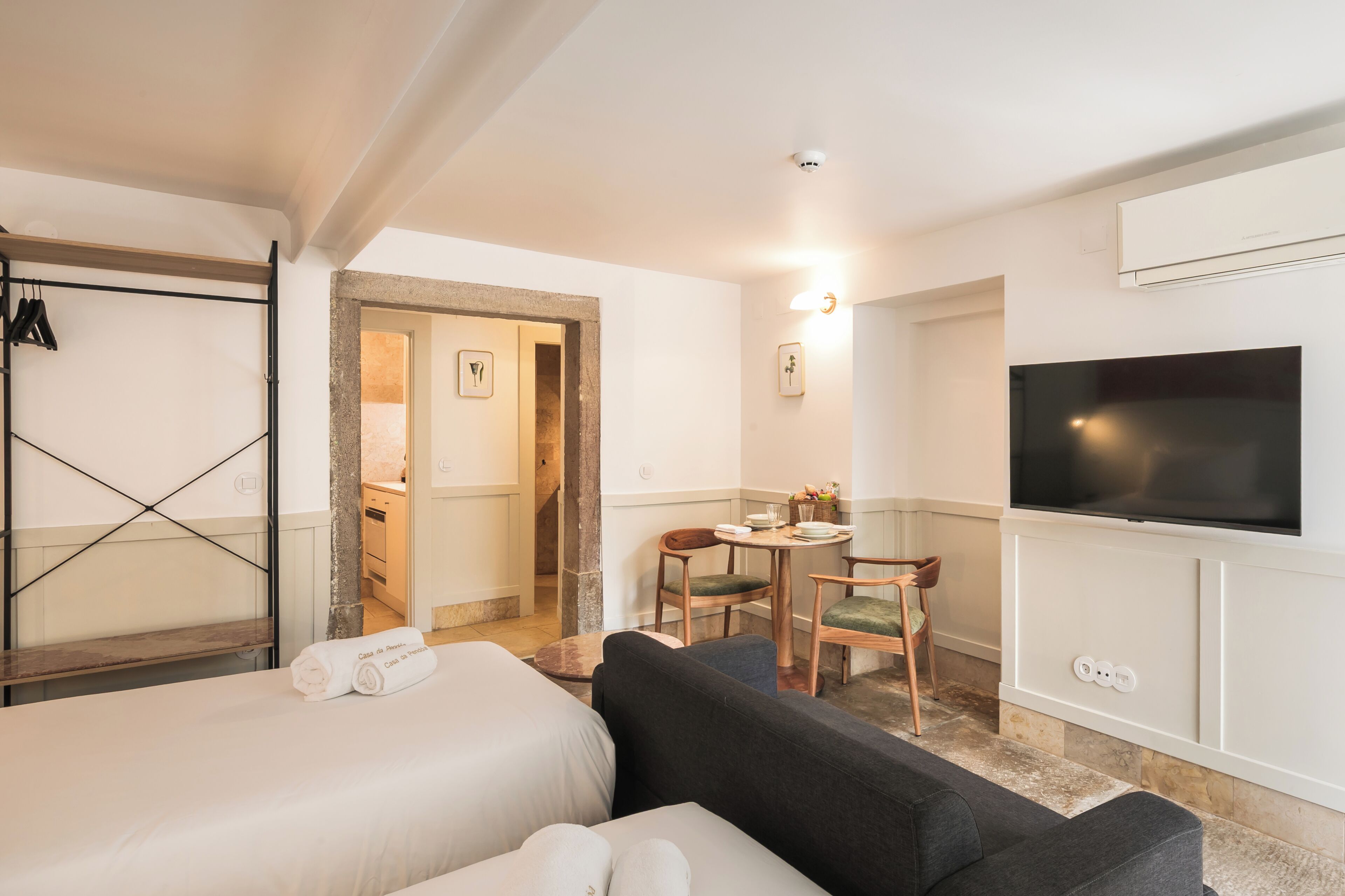 Basic Twin Room | Iron/ironing board, WiFi (free)