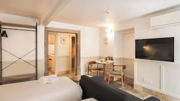 Basic Twin Room | Iron/ironing board, WiFi (free)