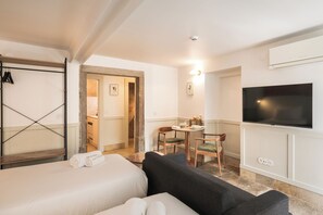 Basic Twin Room | Iron/ironing board, WiFi (free) - Pendoa sintra collection-Rua Fresca nº22(Piso Separado) (Sintra)