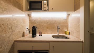 Basic Twin Room | Coffee and/or coffee maker