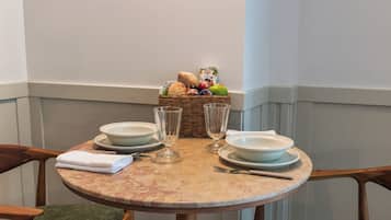 Basic Twin Room | Iron/ironing board, free WiFi