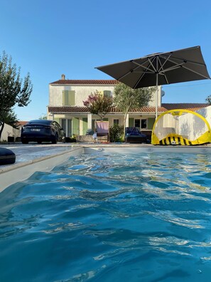 Outdoor pool, a heated pool - Villa Saint Pierre D'oléron Avec Piscine Privée (Saint-Pierre-d'Oléron)