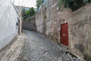 Front of property - Rua da Biquinha 7 (Sintra)