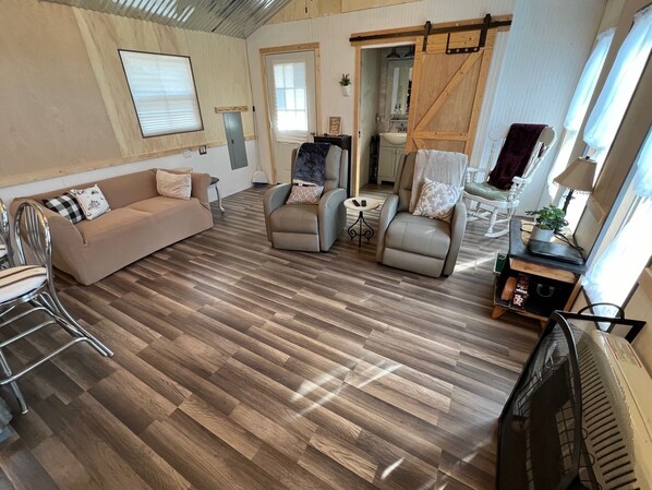 TV connectée, jeux vidéo, lecteur de DVD, livres