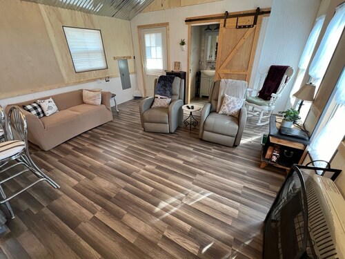 Our Studio, Beautiful! one bedroom, kitchen, living room, bath, very private.