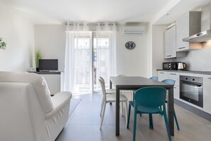Interior - Sunshine Apartment by Wonderful Italy (Desenzano del Garda)
