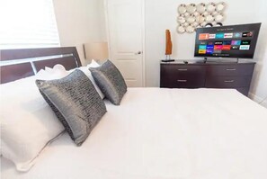 2 bedrooms, desk, iron/ironing board, free WiFi - Urban Escape Haven (Miami)