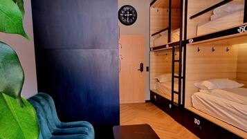 Hypo-allergenic bedding, free WiFi