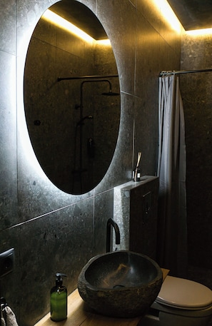 Dusche, Regendusche, kostenlose Toilettenartikel, Haartrockner