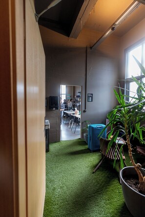 Réfrigérateur, four à micro-ondes, un four, lave-vaisselle