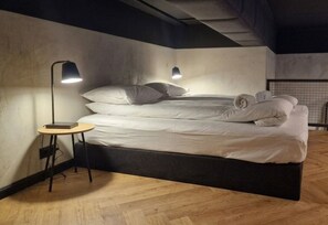 Design Studio | Hypo-allergenic bedding, free WiFi, bed sheets - Nordic Hostel (Reykjavik)