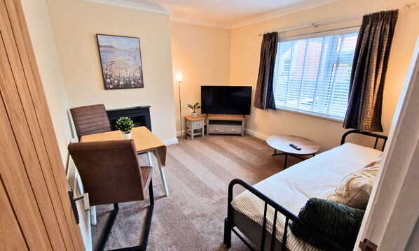1 bedroom, iron/ironing board, WiFi (free), bed sheets