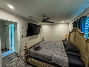 2 bedrooms, WiFi, bed sheets - Posh condo steps from the beaches based and shops on Okaloosa island. (Fort Walton Beach)