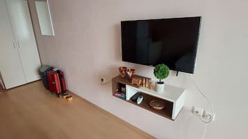 Kamar, 1 kamar tidur, balkon, pemandangan kota | Fasilitas kamar