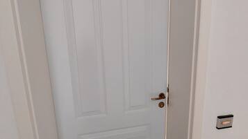 Room, 1 Bedroom, Balcony, City View | Property entrance
