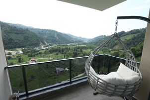 Basic Apartment, 1 King Bed, Valley View | Terrace/patio