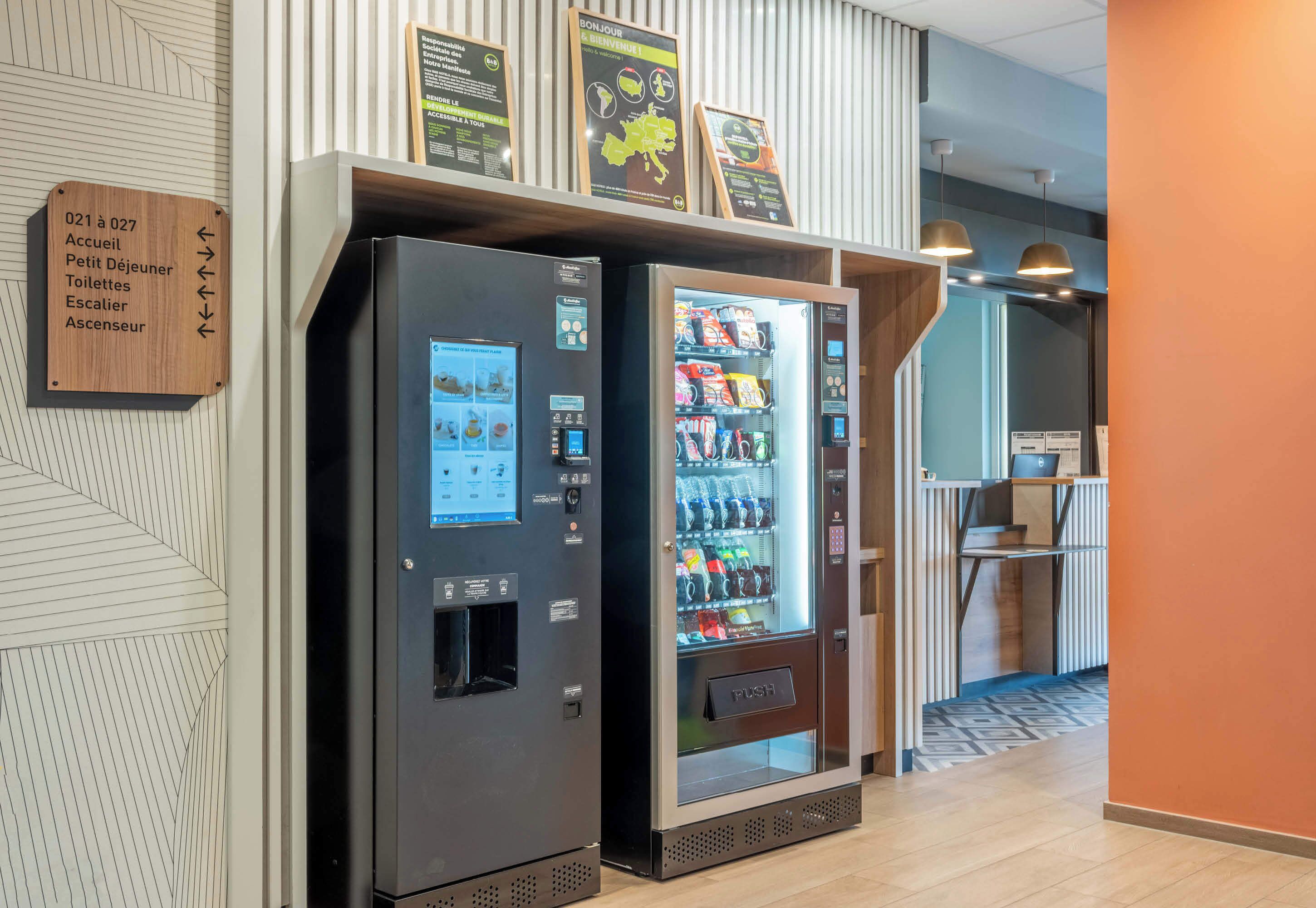 ฝ่ายต้อนรับ