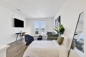 1 bedroom, desk, iron/ironing board, free WiFi - Urban Oasis w/ Pool, Gym, & Stunning City Views (Birmingham)