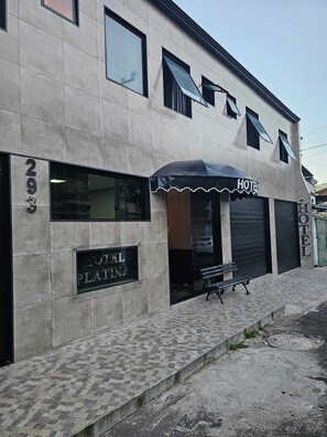 Façana frontal de l'allotjament