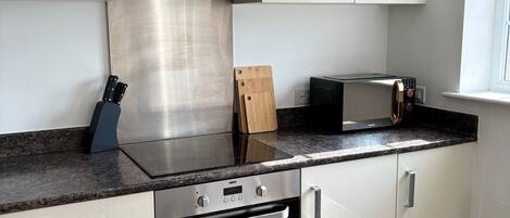 冷蔵庫、電子レンジ、オーブン、食器洗い機