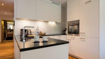 Condo, 2 quartos, banheiro privativo | Cozinha privada | Geladeira grande, micro-ondas, fogão, cooktop