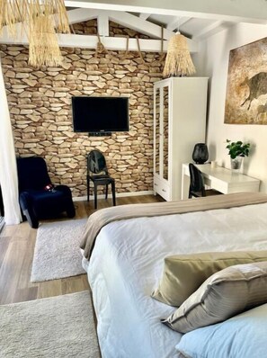 In-room safe, desk, iron/ironing board, travel cot - Studio and outdoor area with private pool for 2 people! (Mougins)