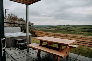 Terrace/patio - Unforgettable sea views, Hot tub, Modern property (Newgale)
