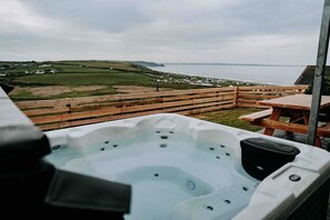 Outdoor spa tub - Unforgettable sea views, Hot tub, Modern property (Newgale)