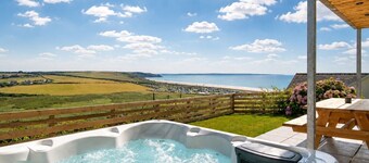 Unforgettable sea views, Hot tub, Modern property