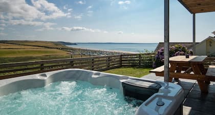 Unforgettable sea views, Hot tub, Modern property