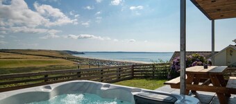 Unforgettable sea views, Hot tub, Modern property